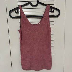 VINCE - Broomstick Pleat Tank in Baies